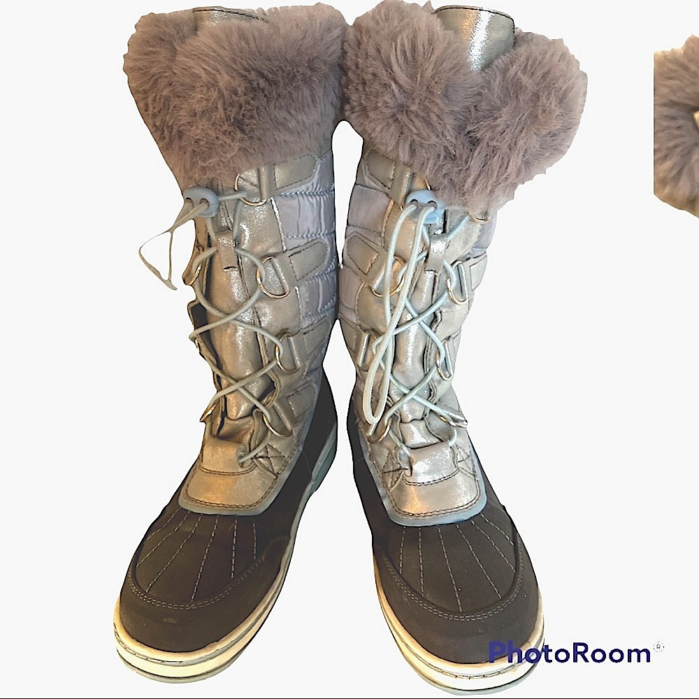 Girls size 2 gray-faux fur snow boots w/ blue lace
